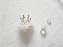 Load image into Gallery viewer, Tulle Pearl Tiara Hairpin
